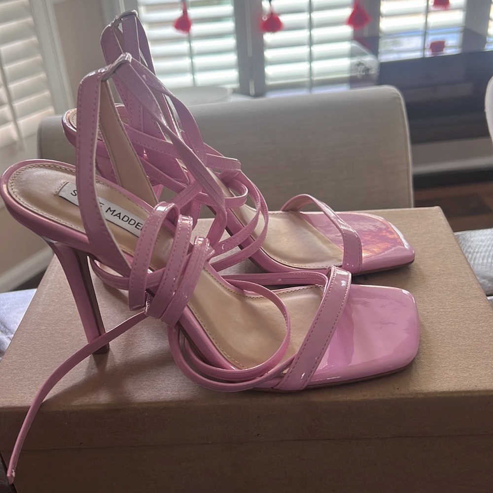 Pink patent leather lace up stiletto heel Steve Madden. - Picture 2 of 3